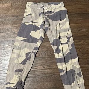 Monrow camo joggers xs
